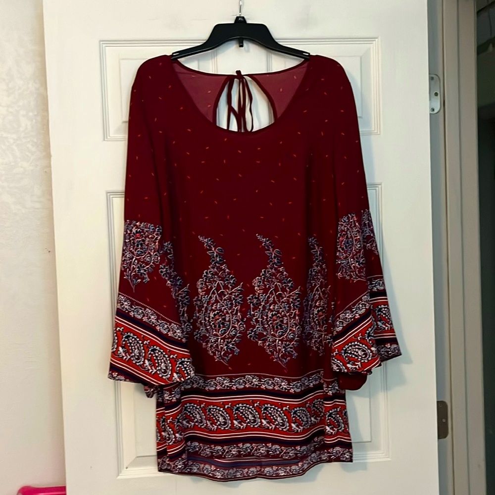 JUNIORS BELL SLEEVE OPEN BACK DRESS : SIZE MEDIUM